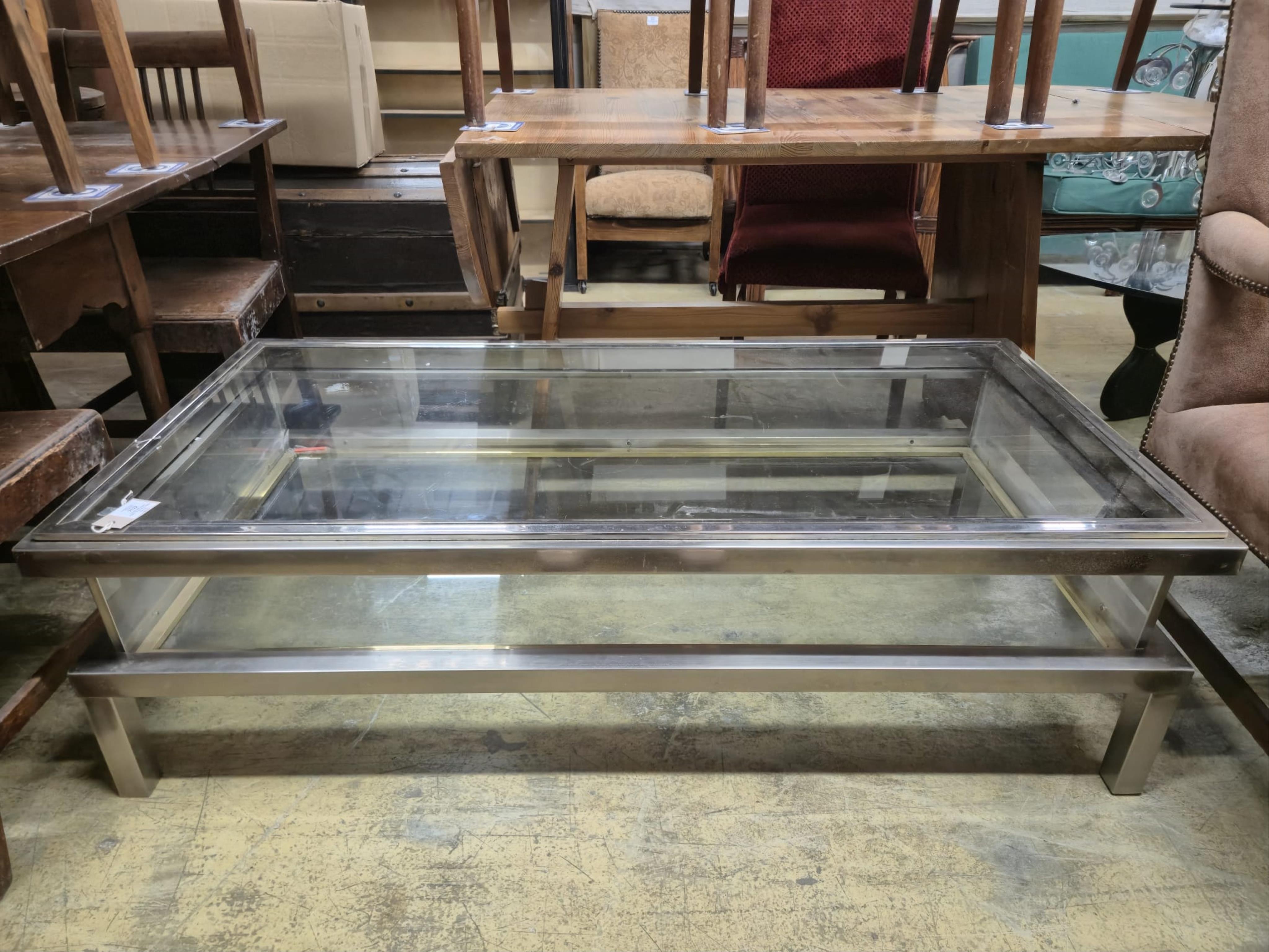A Romeo Rega rectangular display coffee table, width 138cm, depth 68cm, height 42cm